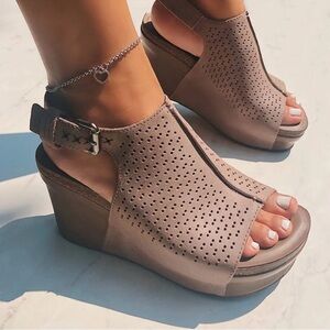 OTBT Taupe Wedge Sandal